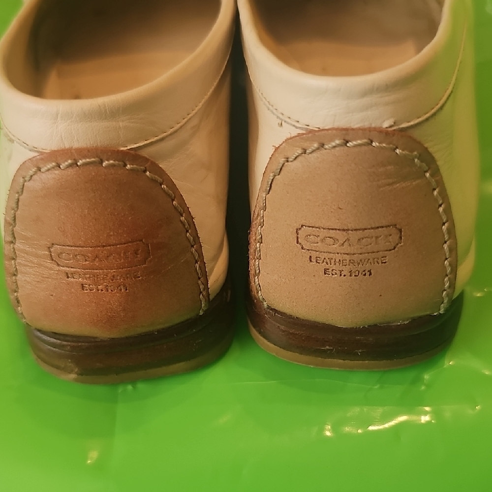 Coach Cream Moccasin-Style Flats with Classic Design - Picture 3 of 17
